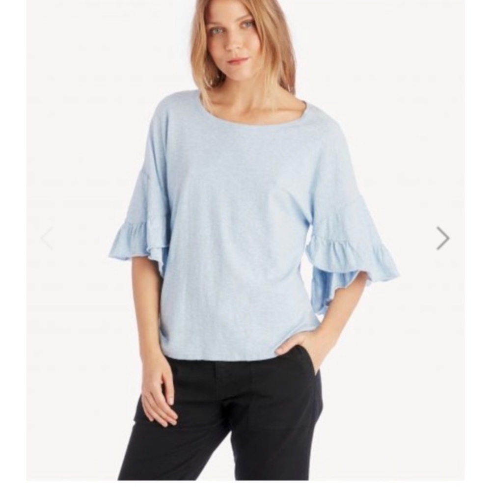 NWT BLACK Vince Camuto Tierred Ruffle Sleeve Top